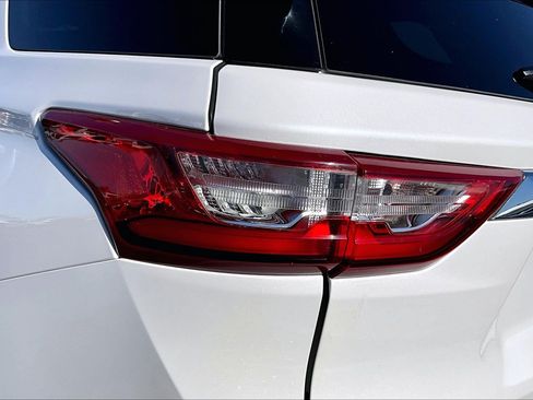 Used 2019 Chevrolet Traverse High Country w/ LPO, Floor Liner Package AWD/4WD image 28