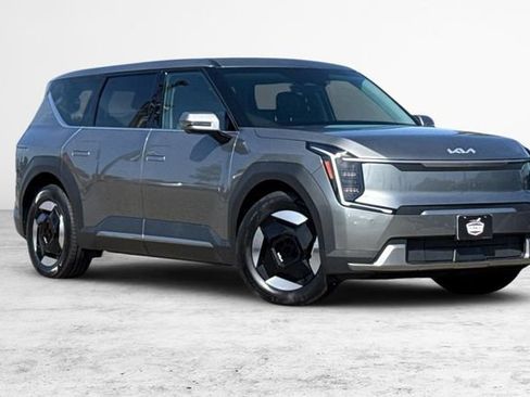 Certified 2024 Kia EV9 Light Long Range RWD image 2