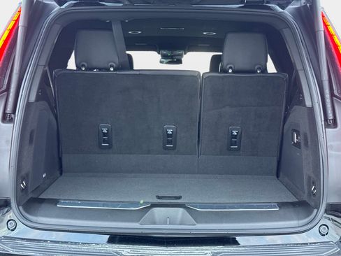 Used 2024 Cadillac Escalade Luxury image 15