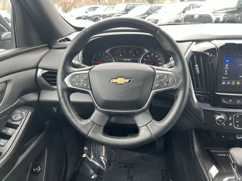 Used 2023 Chevrolet Traverse LT image 16