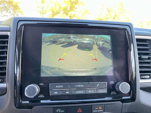 Used 2024 Nissan Frontier SL image 19