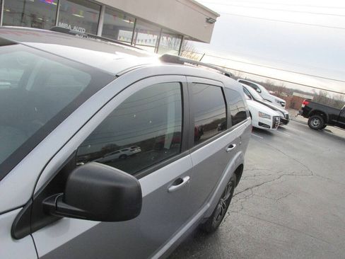 Used 2017 Dodge Journey SE w/ Flexible Seating Group FWD image 37