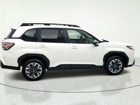 Used 2025 Subaru Forester Premium AWD/4WD image 10