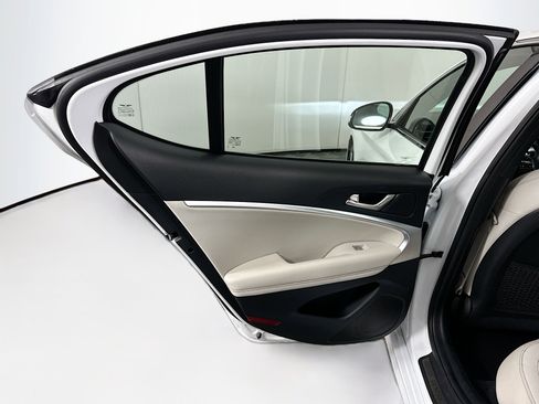 Used 2025 Genesis G70 2.5T image 27