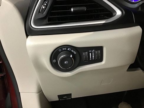 Used 2020 Chrysler Pacifica Touring-L Plus w/ Advanced Safetytec Group image 14