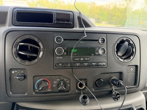 Used 2013 Ford E-450 and Econoline 450 Super Duty w/ PWR Locks & Windows Group RWD image 18