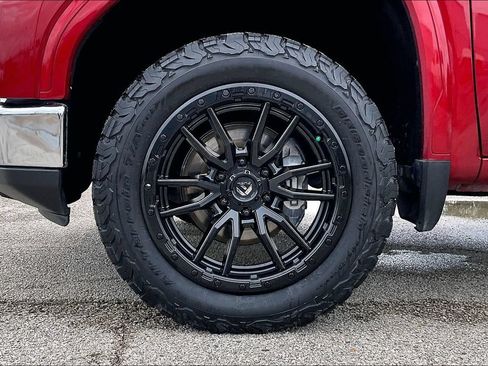 Used 2024 GMC Sierra 1500 SLT AWD/4WD image 35