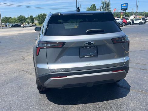 New 2026 Chevrolet Equinox LT w/ Convenience Package II AWD/4WD image 4