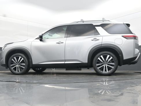 New 2025 Nissan Pathfinder Platinum image 28