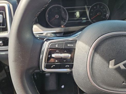 Used 2023 Kia Sorento S image 19