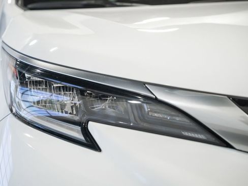 Used 2024 Toyota Sienna XSE w/ XSE Plus Package AWD/4WD image 13