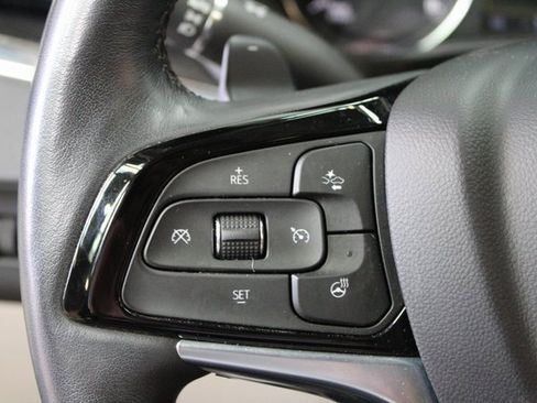 Used 2023 Buick Enclave Essence image 10