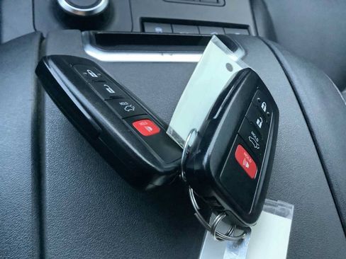Used 2022 Toyota Highlander XSE AWD/4WD image 19