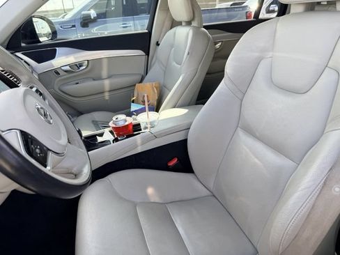 Used 2018 Volvo XC90 T5 Momentum w/ Convenience Package AWD/4WD image 5