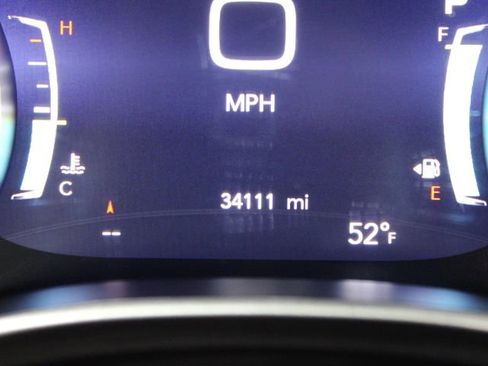 Used 2024 Chrysler Pacifica Touring-L image 5