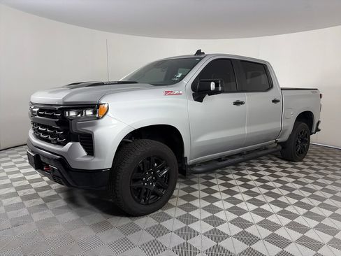 Used 2022 Chevrolet Silverado 1500 LT Trail Boss w/ LT Trail Boss Premium Package AWD/4WD image 3