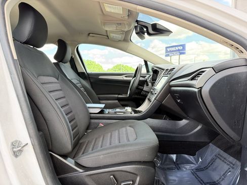 Used 2019 Ford Fusion SE FWD image 18