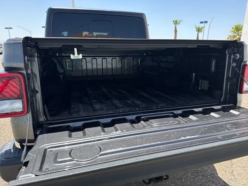 Used 2023 Jeep Gladiator Sport AWD/4WD image 27