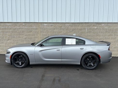 Used 2017 Dodge Charger R/T w/ Blacktop Package RWD image 36