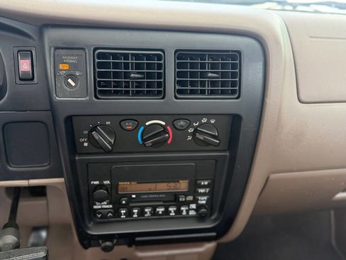 Used 2002 Toyota Tacoma 2WD Regular Cab image 36