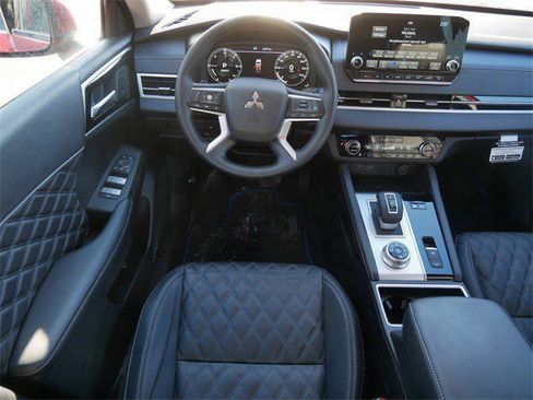 Used 2025 Mitsubishi Outlander SEL image 10