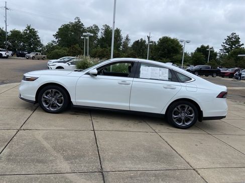 Used 2023 Honda Accord EX image 7