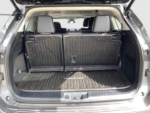 Used 2022 Toyota Highlander XLE AWD/4WD image 49