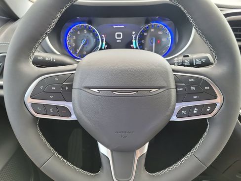 New 2027 Chrysler Pacifica Select FWD image 24