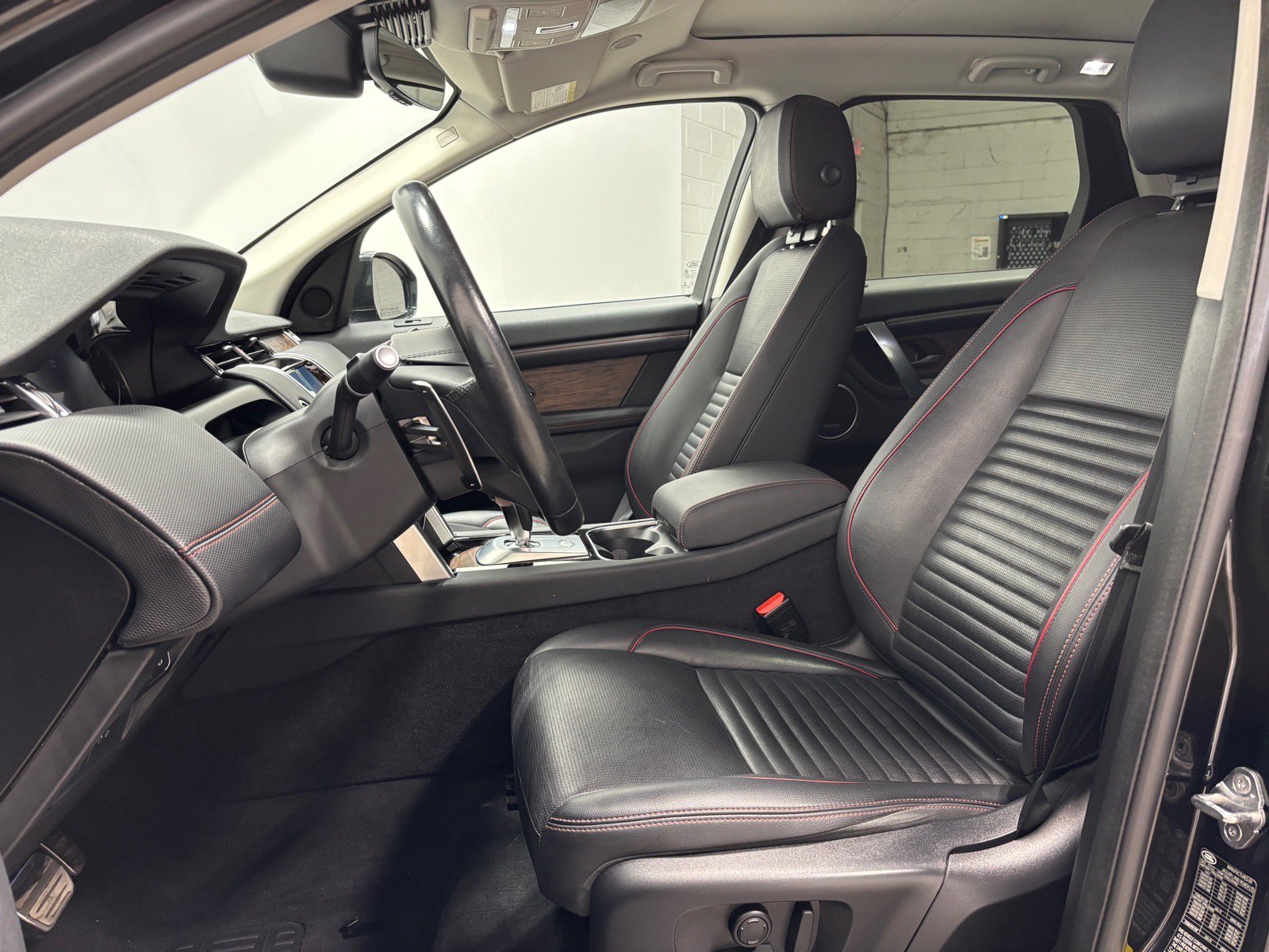 Used 2023 Land Rover Discovery Sport SE R-Dynamic AWD/4WD image 23