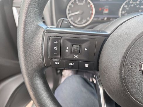 Used 2024 Nissan Rogue SV FWD image 18