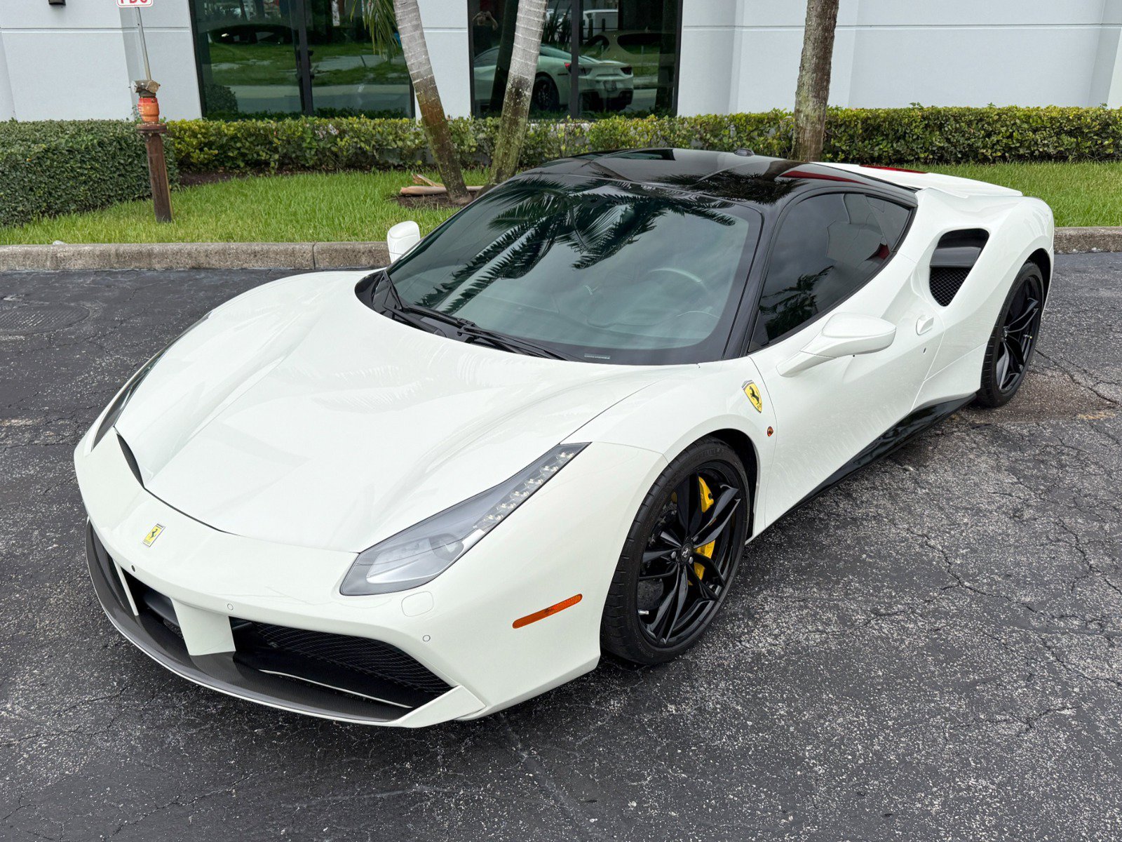 Used 2016 Ferrari 488 GTB RWD image 11