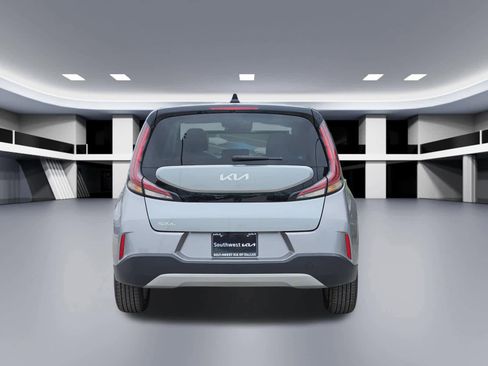 Certified 2025 Kia Soul LX w/ LX Technology Package FWD image 4