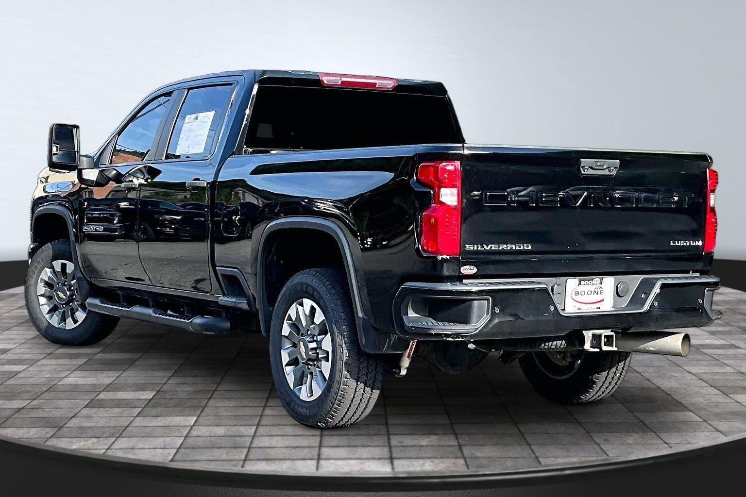 Used 2024 Chevrolet Silverado 2500 Custom w/ Custom Value Package AWD/4WD image 3