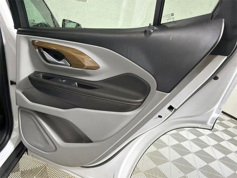 Used 2020 GMC Terrain SLE w/ Driver Convenience Package image 17