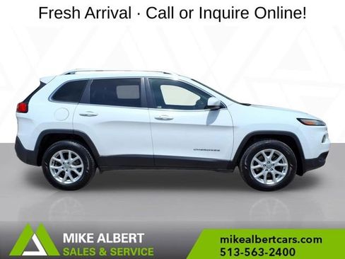Used 2016 Jeep Cherokee Latitude w/ Comfort/Convenience Group AWD/4WD image 8