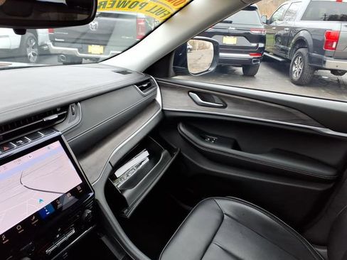 Used 2023 Jeep Grand Cherokee Limited w/ Black Appearance Package image 24