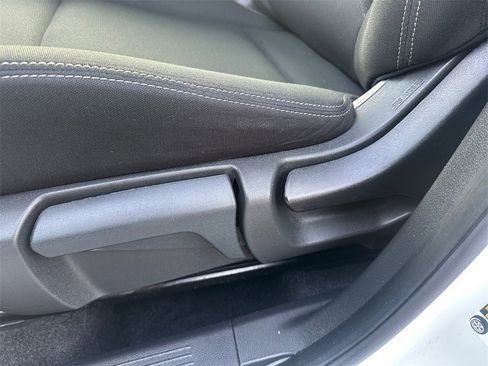 Used 2023 Nissan Rogue S image 27