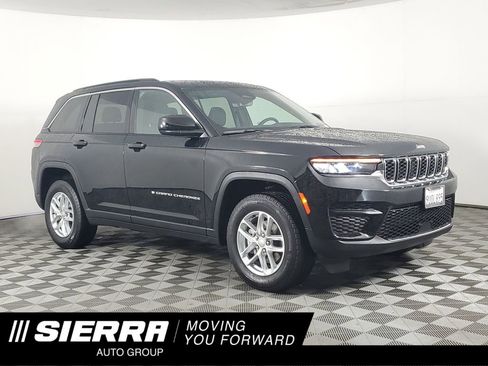 Used 2025 Jeep Grand Cherokee Laredo X image 1