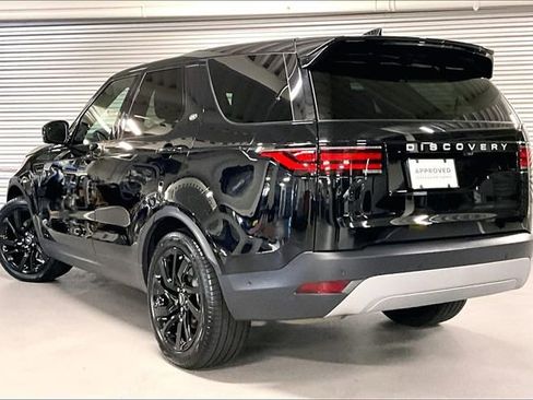 Certified 2025 Land Rover Discovery S image 10