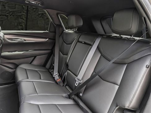 New 2025 Cadillac XT5 Luxury image 9