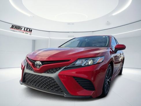 Used 2019 Toyota Camry L image 6