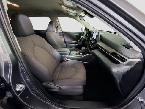 Used 2023 Toyota Highlander L FWD image 29