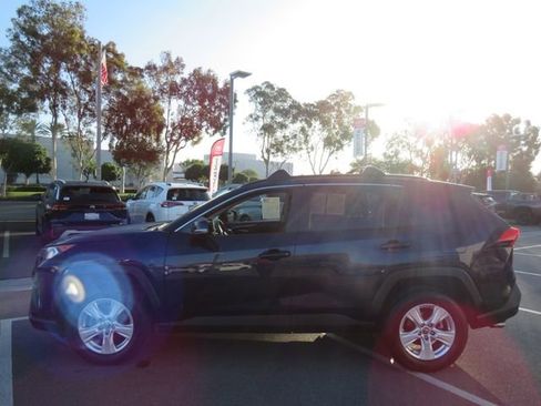 Used 2019 Toyota RAV4 XLE w/ Convenience Package image 7