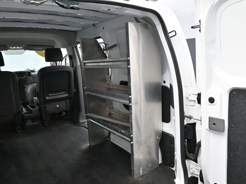 Used 2019 Nissan NV200 S image 11