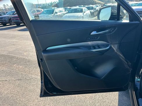 Used 2025 Cadillac XT4 Premium Luxury image 10