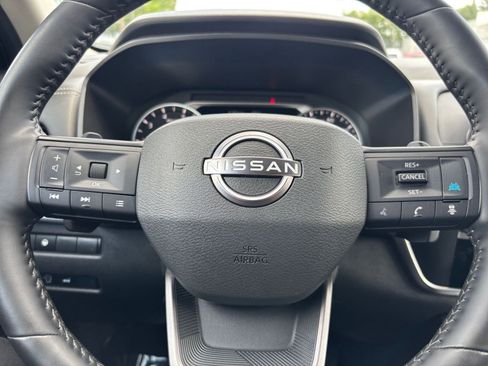 Used 2025 Nissan Rogue SV FWD image 30