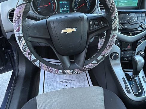 Used 2013 Chevrolet Cruze LS image 7