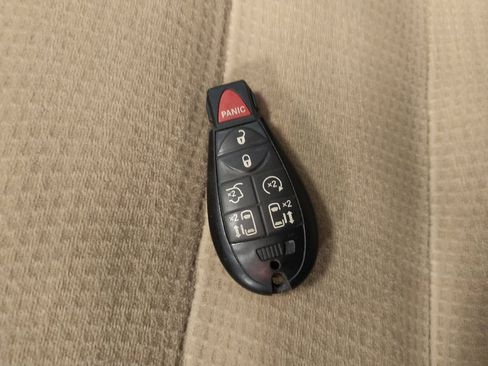 Used 2016 Dodge Grand Caravan SXT FWD image 32