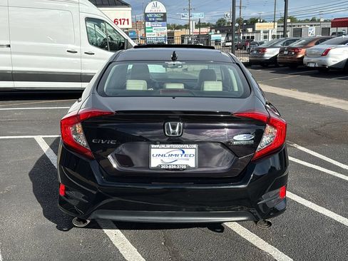 Used 2018 Honda Civic Touring image 4