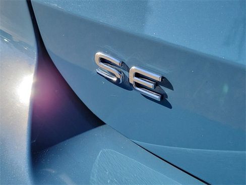 Certified 2025 Volkswagen Taos SE image 8